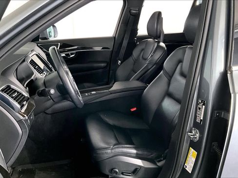 Used 2018 Volvo XC90 T6 Momentum w/ Convenience Package image 8