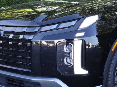 Used 2023 Hyundai Palisade Limited AWD/4WD image 3