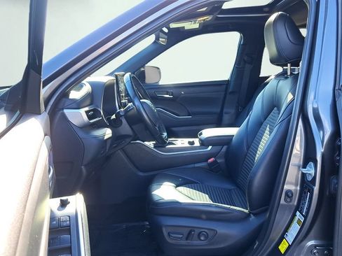 Used 2022 Toyota Highlander XSE AWD/4WD image 10