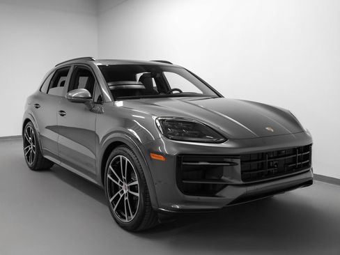 New 2026 Porsche Cayenne GTS image 10