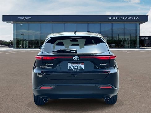 Used 2022 Toyota Venza LE image 6