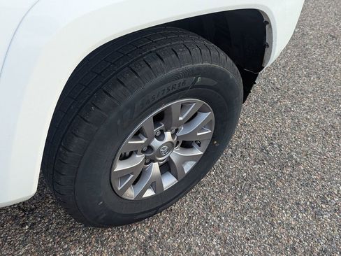 Used 2018 Toyota Tacoma SR5 image 12