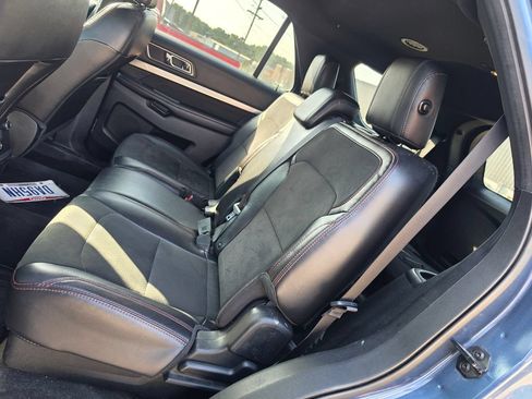 Used 2018 Ford Explorer XLT w/ Equipment Group 202A AWD/4WD image 7