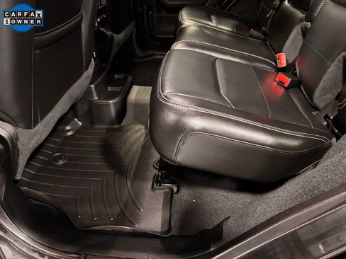 Used 2020 Jeep Wrangler Unlimited Sahara image 20