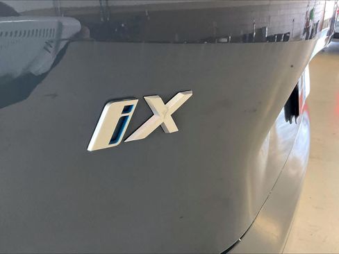 Used 2024 BMW iX xDrive50 w/ Sport Package AWD/4WD image 9
