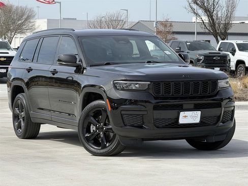 Used 2022 Jeep Grand Cherokee L Laredo image 2