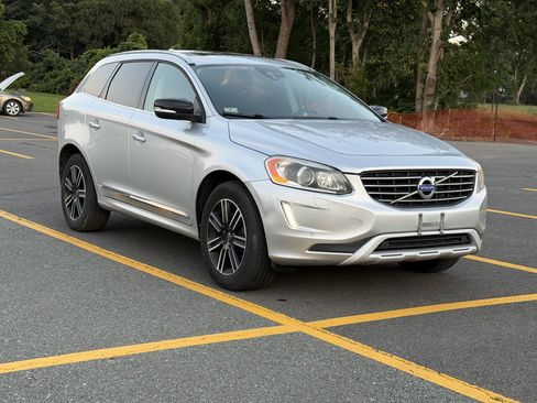 Used 2017 Volvo XC60 T5 Dynamic w/ Preferred Option Package AWD/4WD image 1
