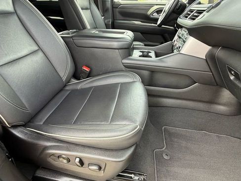 Used 2024 GMC Yukon SLT AWD/4WD image 9