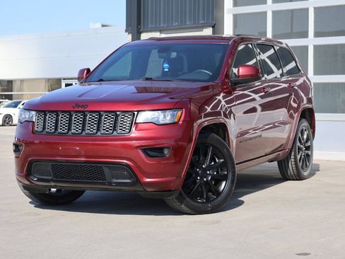 Used 2019 Jeep Grand Cherokee Altitude AWD/4WD image 3