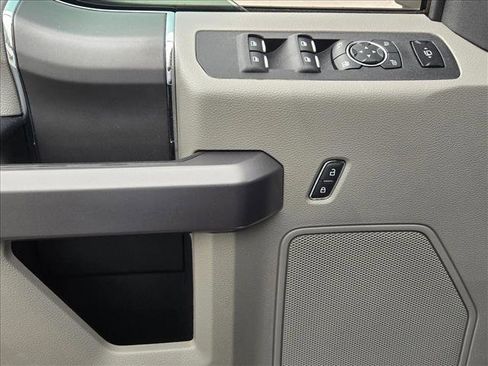 Used 2019 Ford F250 XLT w/ XLT Premium Package image 9
