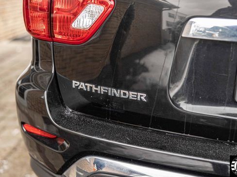 Used 2018 Nissan Pathfinder S image 10