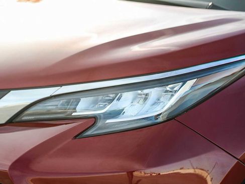 Used 2023 Toyota Sienna XLE image 8