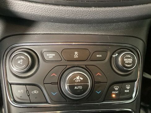 Used 2016 Chrysler 200 S w/ Comfort Group image 23