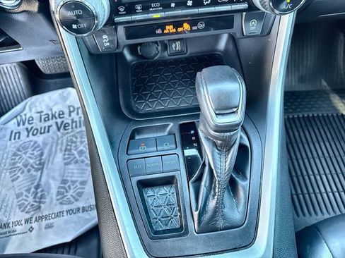 Used 2023 Toyota RAV4 XLE Premium image 28