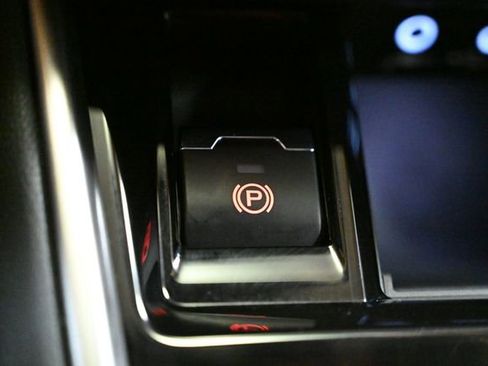 Used 2025 Subaru Outback Touring XT w/ Popular Package #2 image 32