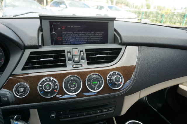 Used 2012 BMW Z4 sDrive28i RWD image 4