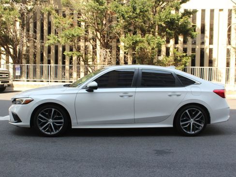 Used 2022 Honda Civic Touring image 12