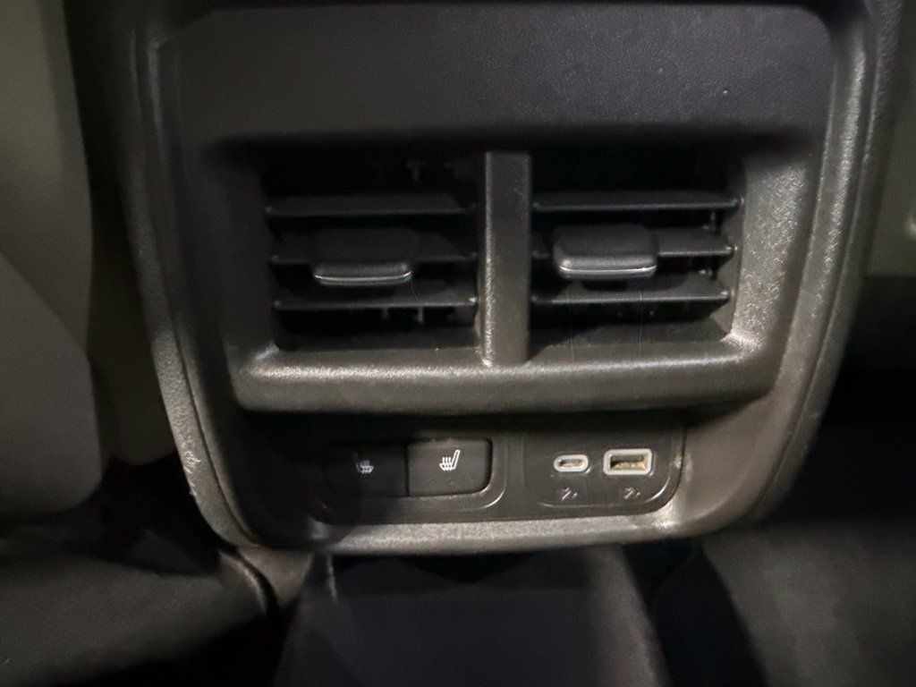 Used 2023 Cadillac XT4 Luxury w/ Cold Weather Package AWD/4WD image 14