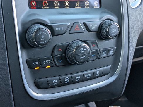 Used 2020 Dodge Durango SXT image 24