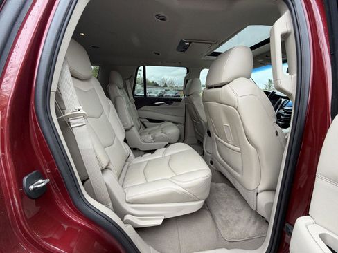 Used 2017 Cadillac Escalade Luxury AWD/4WD image 31