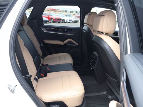 Certified 2026 Porsche Cayenne AWD/4WD image 26