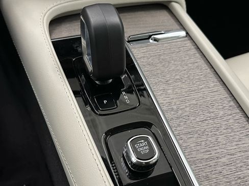 Used 2024 Volvo XC90 B5 Plus image 32