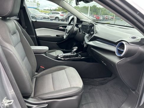 Used 2024 Chevrolet Trax LT w/ LT Convenience Package FWD image 13