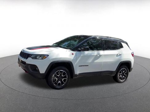 Used 2025 Jeep Compass Trailhawk AWD/4WD image 8