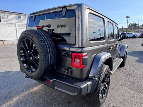 Used 2025 Jeep Wrangler Unlimited Sahara AWD/4WD image 7