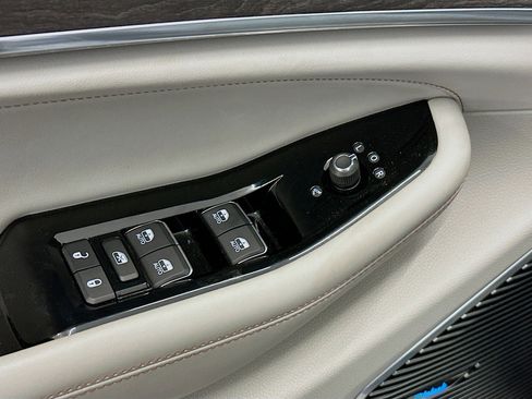 Used 2022 Jeep Grand Cherokee Overland w/ Luxury Tech Group IV image 15