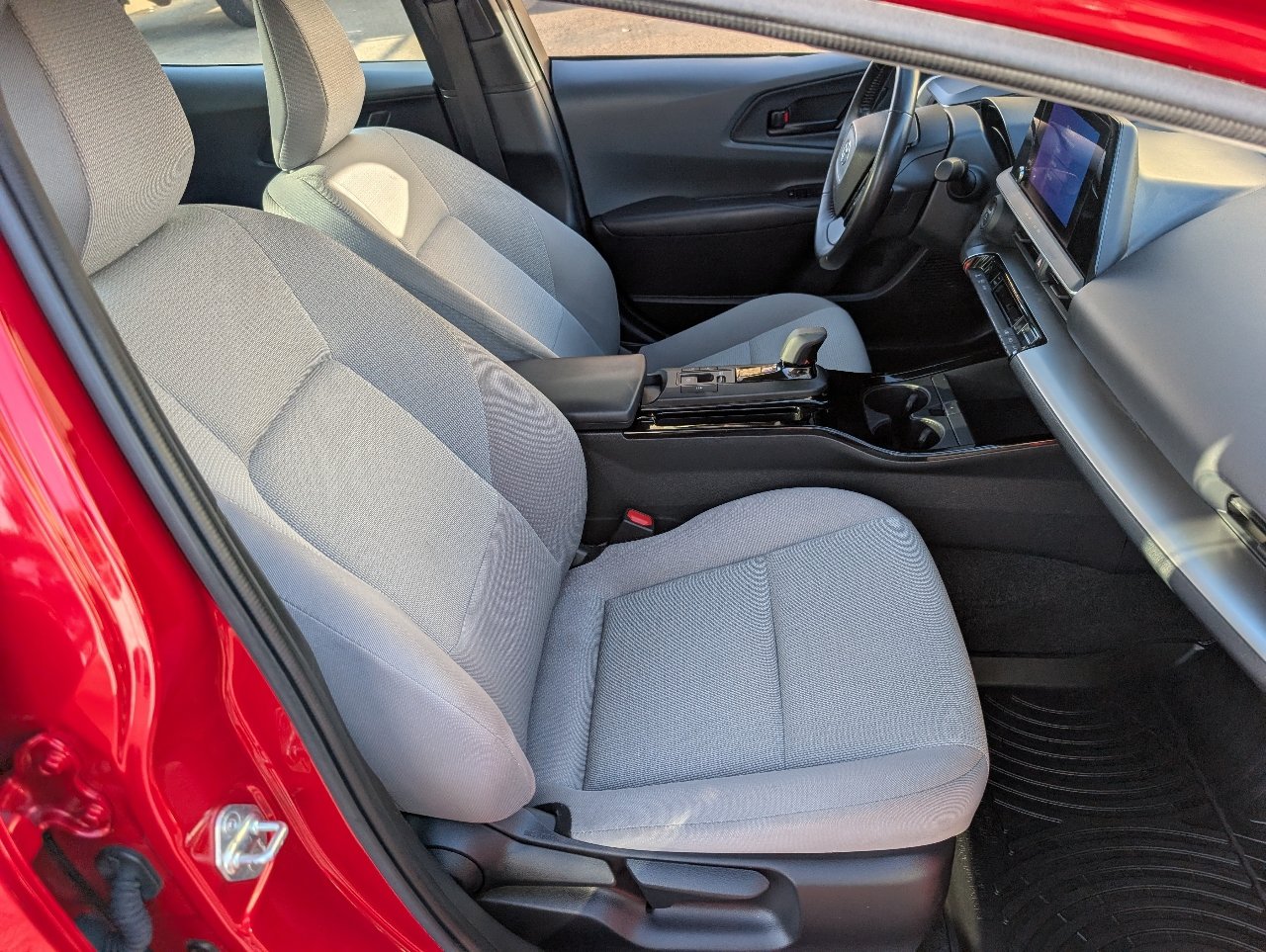 Used 2023 Toyota Prius LE FWD image 8