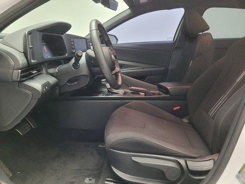Used 2025 Hyundai Elantra Sport FWD image 17