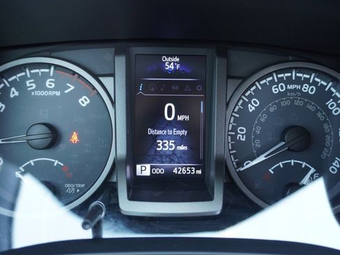 Used 2019 Toyota Tacoma TRD Sport w/ Technology Package image 16