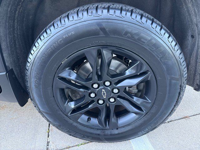 Used 2022 Chevrolet Traverse LS w/ Midnight/Sport Edition FWD image 11