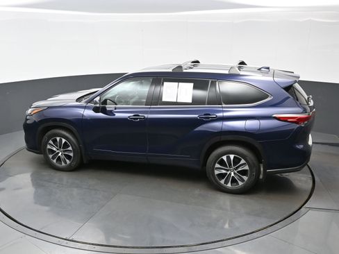 Used 2022 Toyota Highlander XLE AWD/4WD image 38