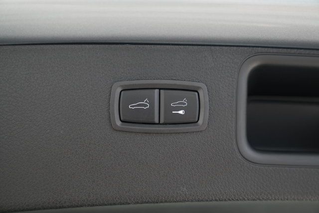 Certified 2026 Porsche Macan AWD/4WD image 21
