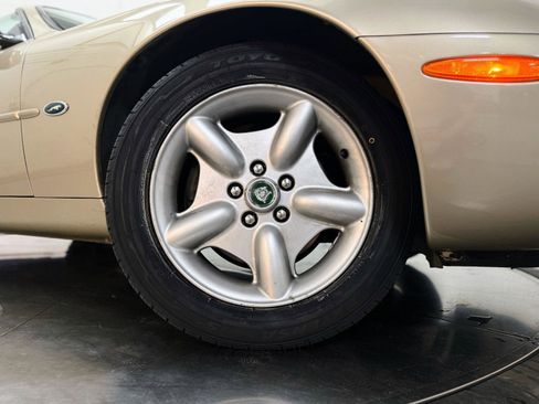 Used 1999 Jaguar XK8 Convertible image 32
