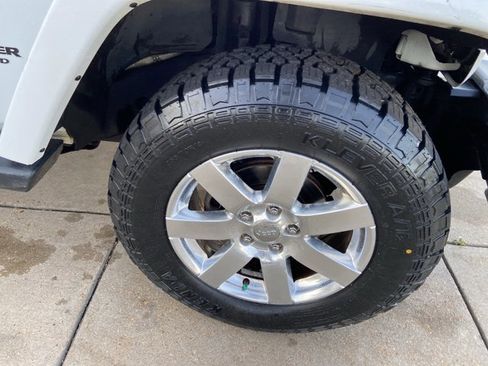 Used 2016 Jeep Wrangler Unlimited Sahara w/ Connectivity Group image 31