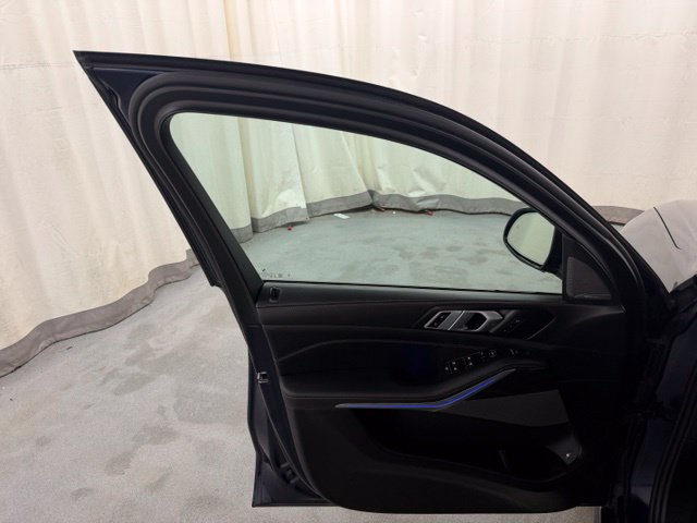 Used 2025 BMW X5 xDrive50e AWD/4WD image 12