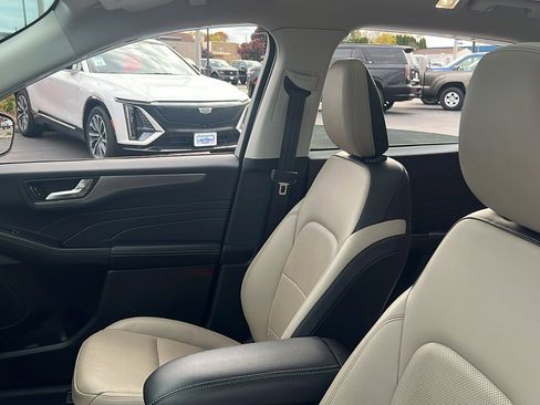 Used 2022 Ford Escape Titanium w/ Class II Trailer Tow Package image 31