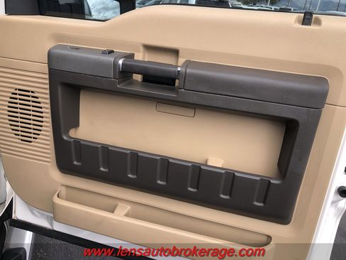 Used 2011 Ford F250 Lariat w/ Lariat Interior Pkg image 18