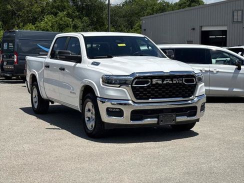 Certified 2025 RAM 1500 Big Horn AWD/4WD image 3
