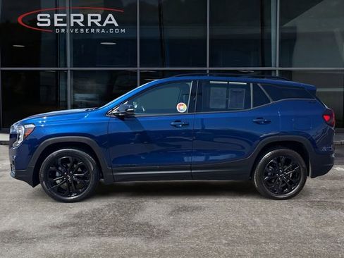 Used 2022 GMC Terrain SLT w/ Tech Package AWD/4WD image 2