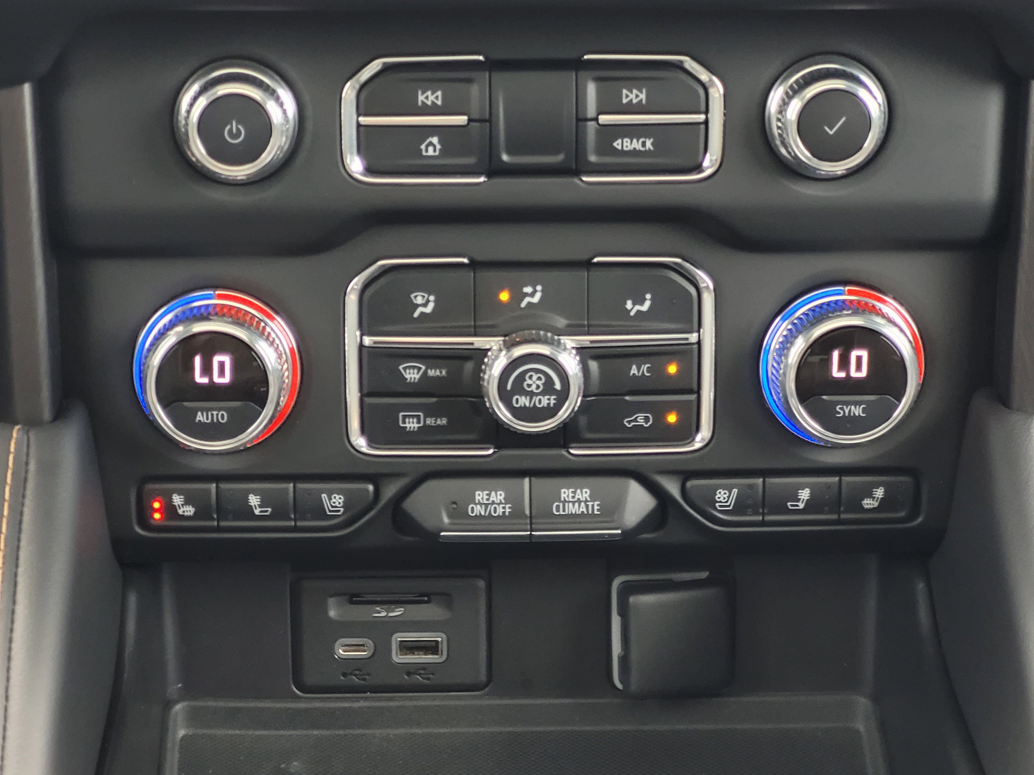 Used 2021 GMC Yukon XL AT4 w/ Rear Media and Nav Package AWD/4WD image 16
