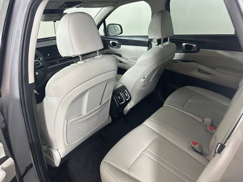 Used 2025 Kia Sorento S w/ Panoramic Sunroof Package AWD/4WD image 11
