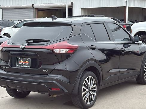 Used 2023 Nissan Kicks SV image 5