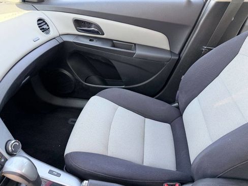 Used 2014 Chevrolet Cruze LS image 11