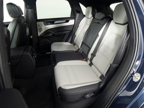 New 2026 Porsche Cayenne AWD/4WD image 37