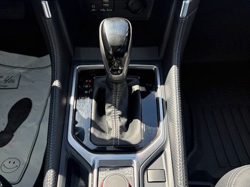 Used 2022 Subaru Forester Limited image 13