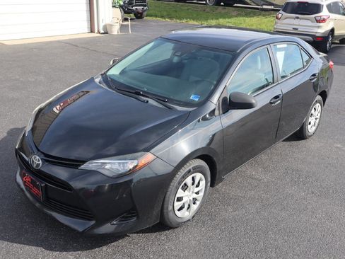 Used 2017 Toyota Corolla L FWD image 11